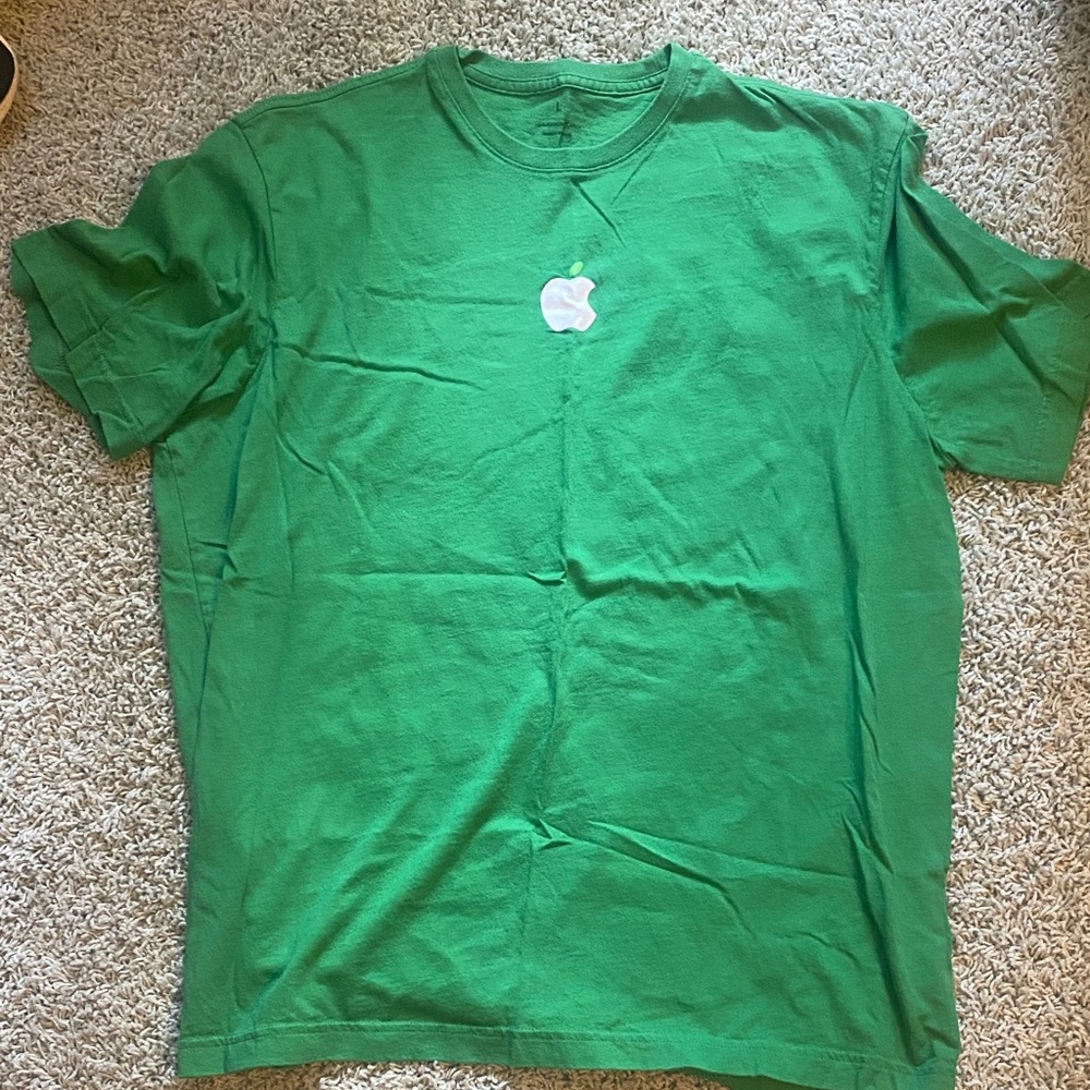 Apple Store employee exclusive limited edition Green Short Sleeve earth day Tee